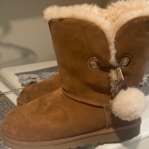 Woman’s Chestnut Colored UGG